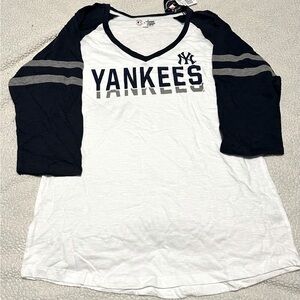 NWT New York Yankees women’s large 3/4 sleeve tshirt